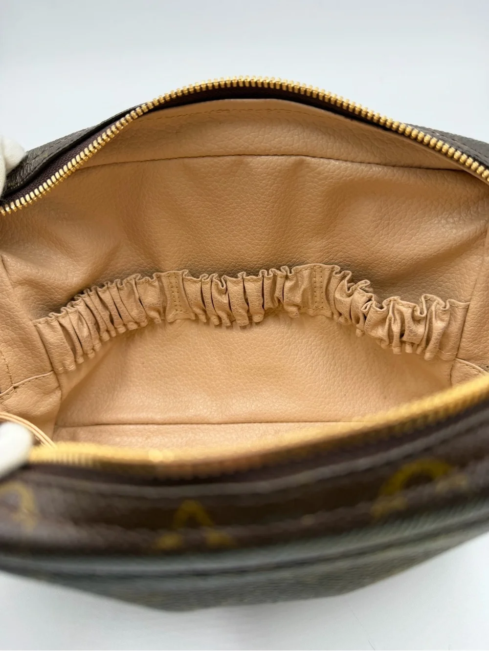 Louis Vuitton Monogram Trousse 23 Toiletry Pouch W/Dust Bag Very Good Condition - Picture 11 of 15